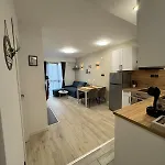Апартамент Pirin Cozy Escape 8 Min Walk From Lift - Private Grand 1